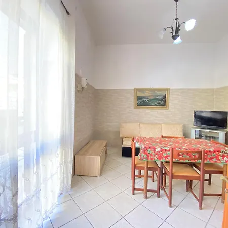 Small House *